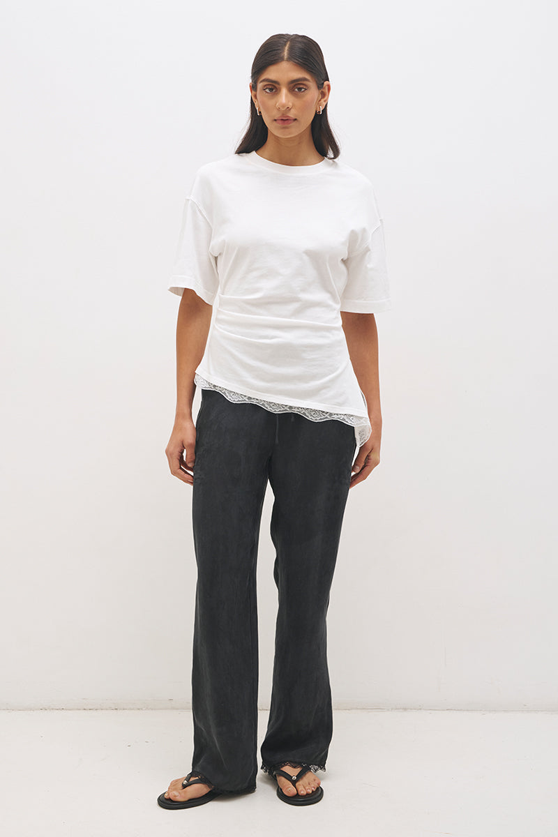 Cotton jersey tee with cinched waist, angled tuck detail, side splits and lace trim hem