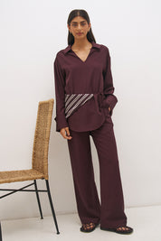 Woman wearing a satin-backed linen blend longline tunic with V neckline, curved hem, relaxed fit, and removable waist tie