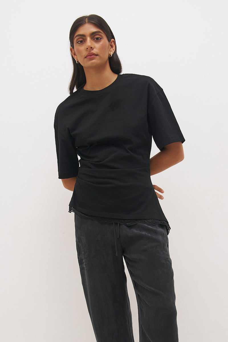 Cotton jersey tee with cinched waist, angled tuck detail, side splits and lace trim hem