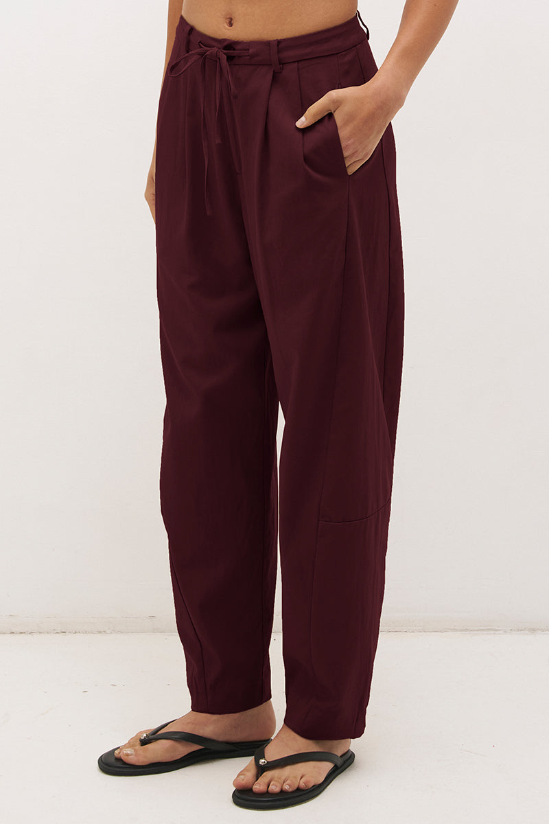 Cotton twill barrel leg pants with mid-rise fit, drawstring waist and structured panel detailing