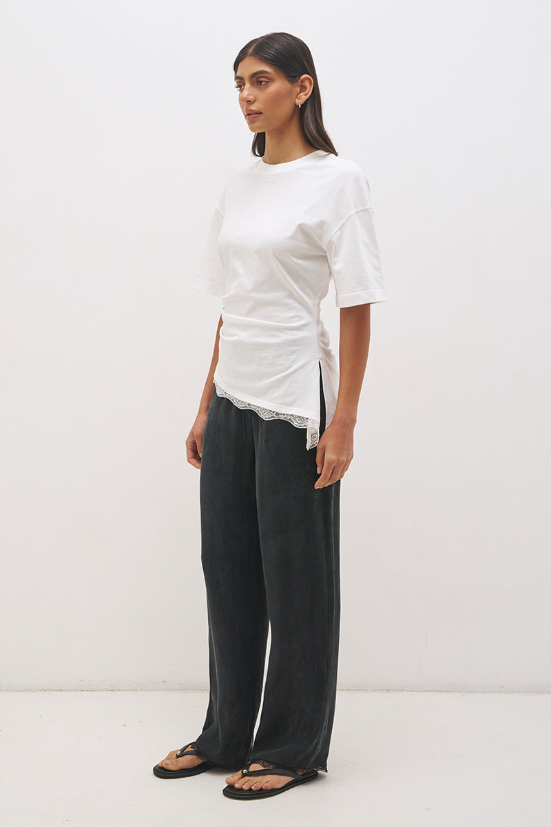 Cotton jersey tee with cinched waist, angled tuck detail, side splits and lace trim hem