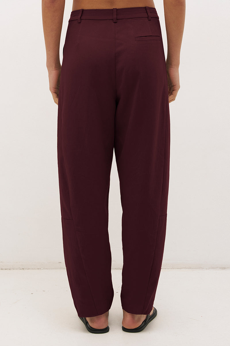 Cotton twill barrel leg pants with mid-rise fit, drawstring waist and structured panel detailing